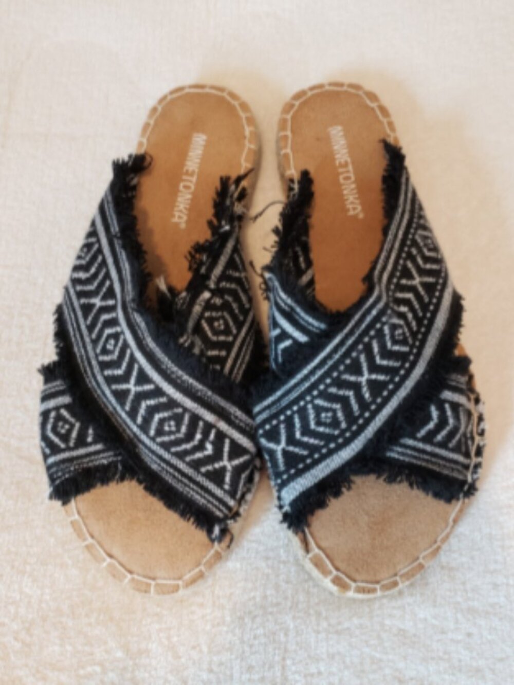 Minnetonka Women's Pepper Black & White Slide Sandals Size 7